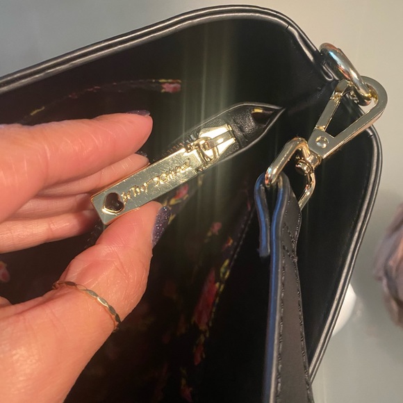 Like New! Betsey Johnson satchel - Picture 9 of 16
